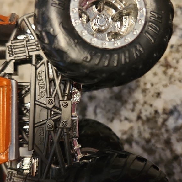 Hotwheels Monster Truck 1:64 scale Chevy car - Picture 7 of 8